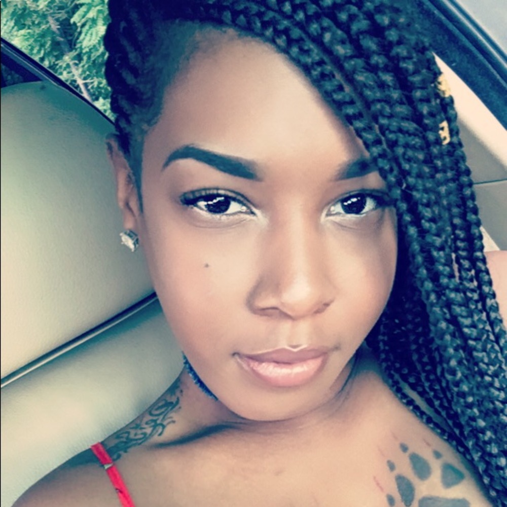 Meet your Posher, Tiffany